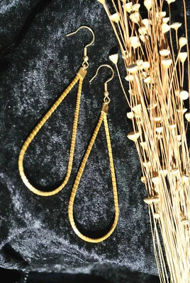 Boucles d'oreilles "Gota fina" réalisées en Capim Dourado , "l'Or Végétal" du Brésil, Tocantins.
